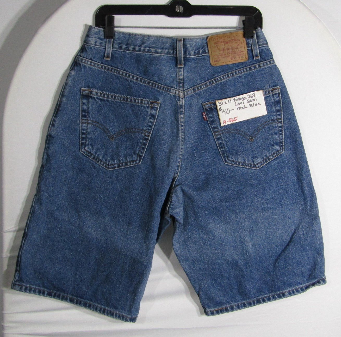 2000s Vintage Levi 569 blue Jean shorts size 31