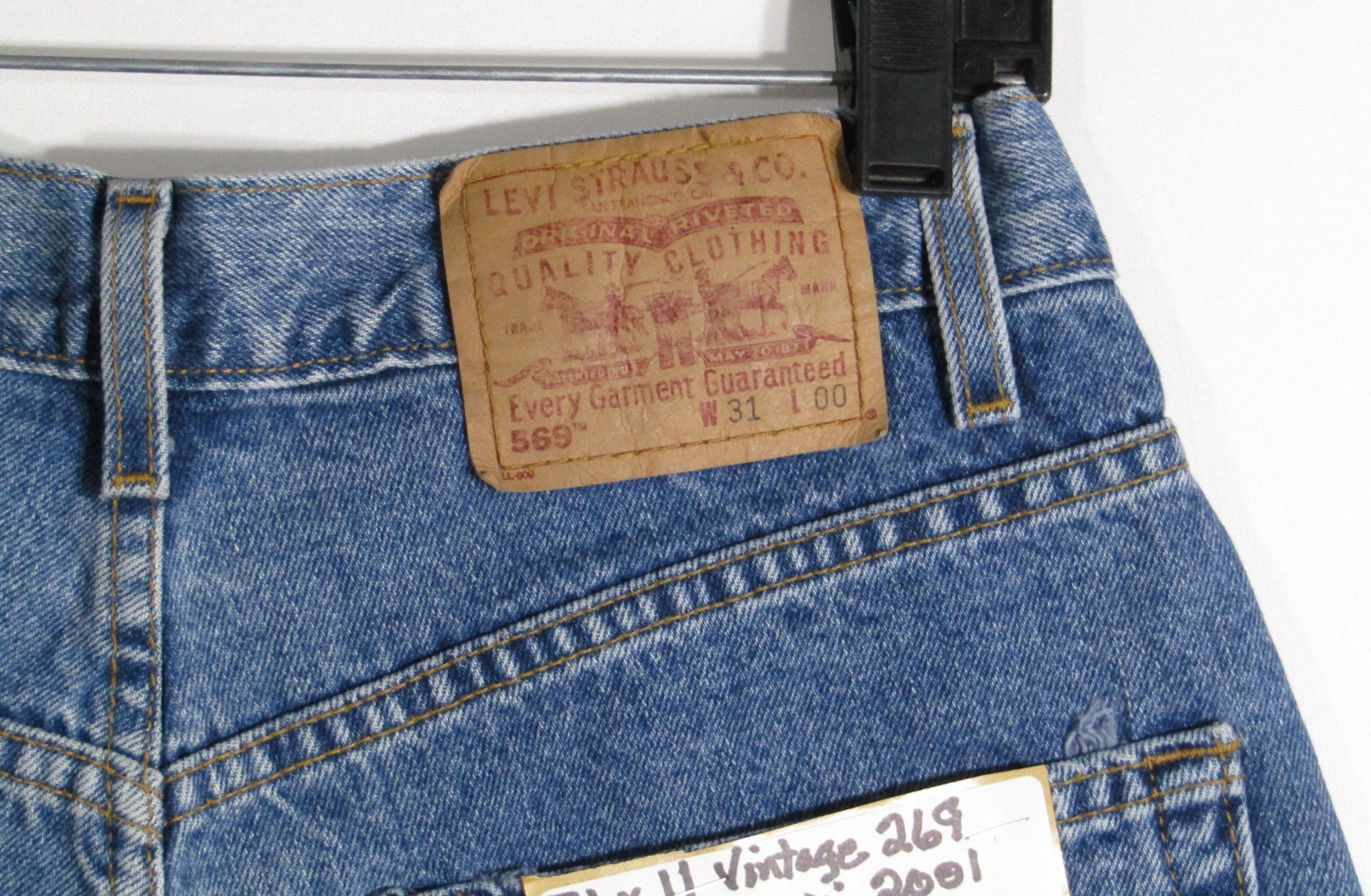 2000s Vintage Levi 569 blue Jean shorts size 31