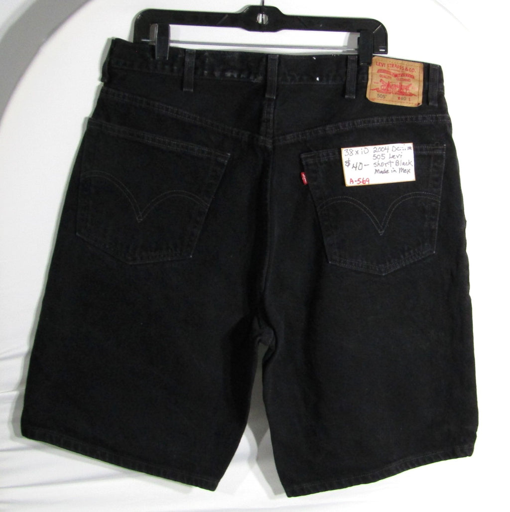 2000s 2004 505 Levis jean shorts black size 38 inseam 10