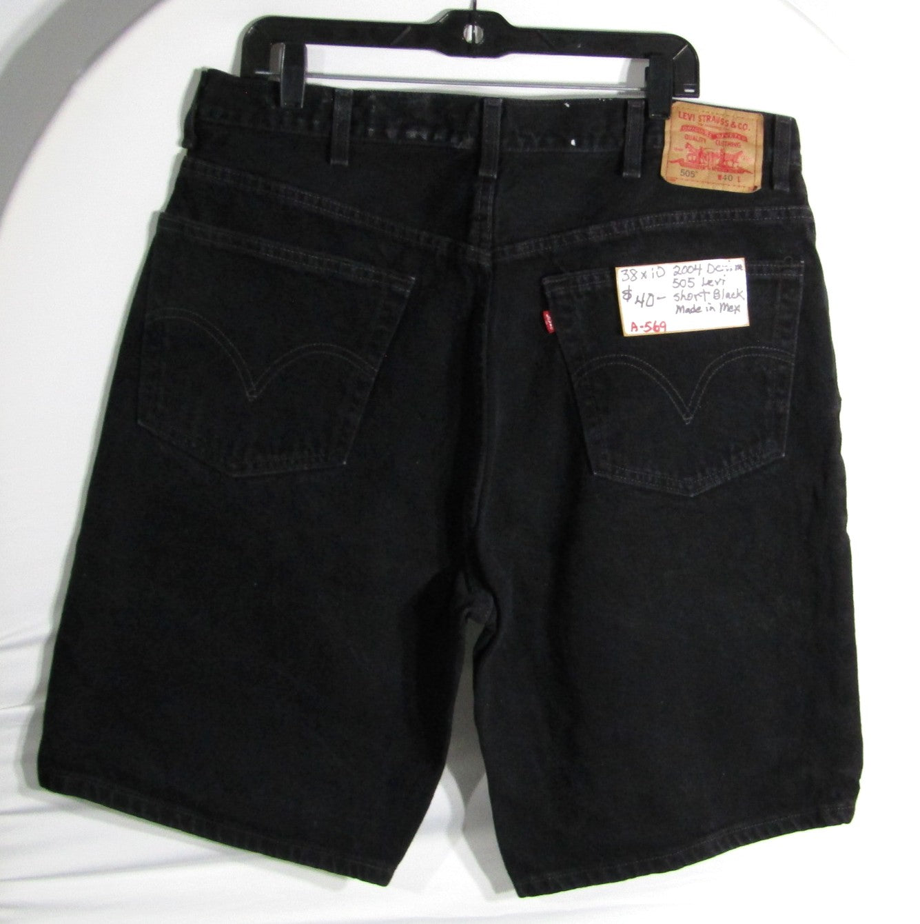 2000s 2004 505 Levis jean shorts black size 38 inseam 10