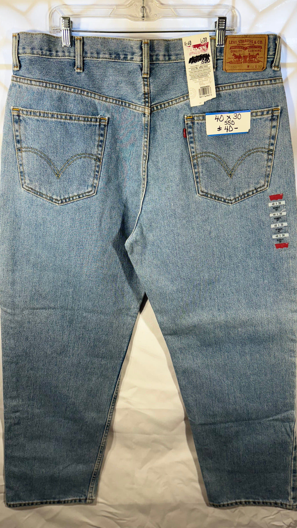 Mens Jeans - Levis 550 40 x 30 - NWT