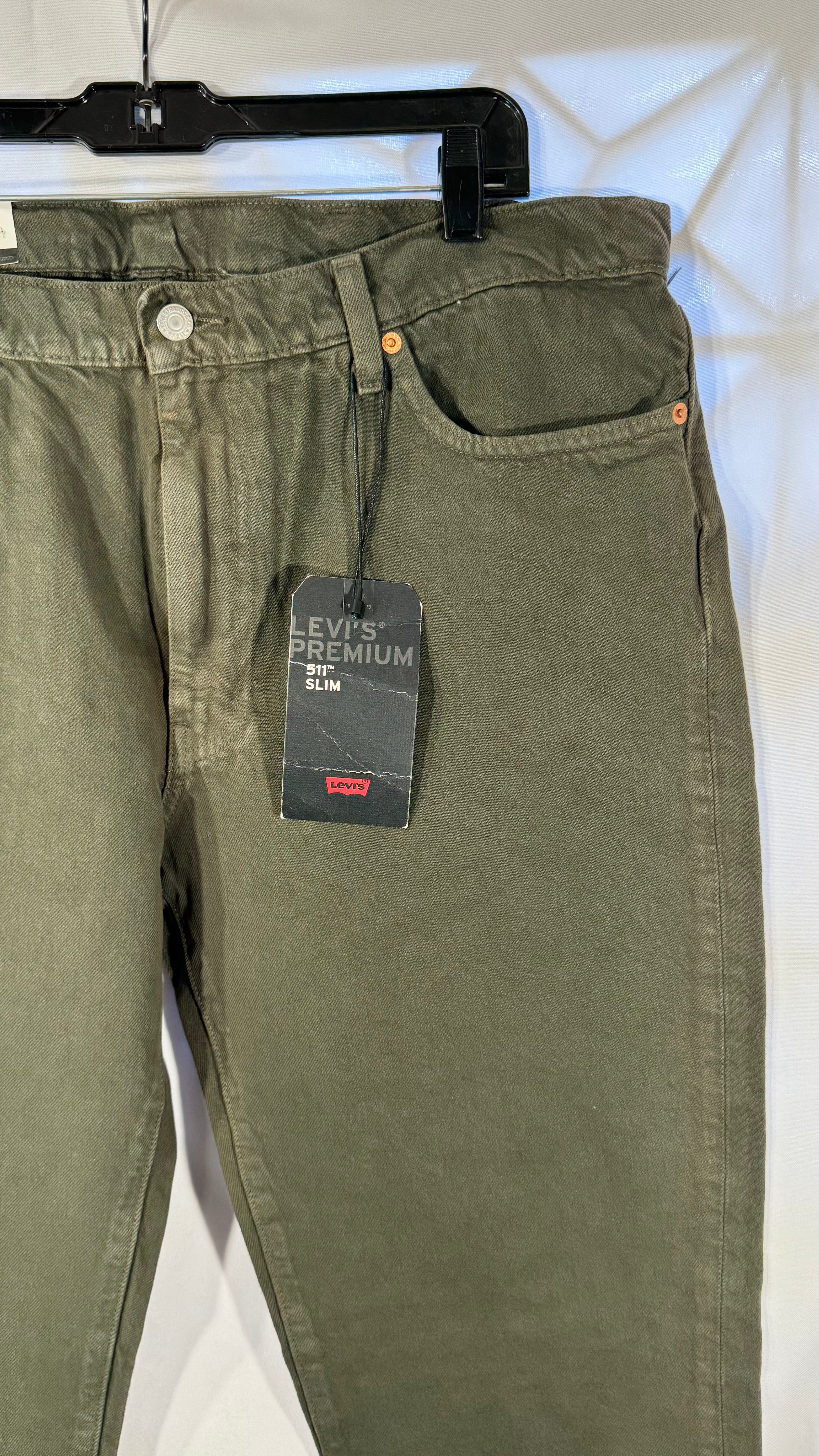 Mens Jeans Levis 511 Slim NWT 38x34