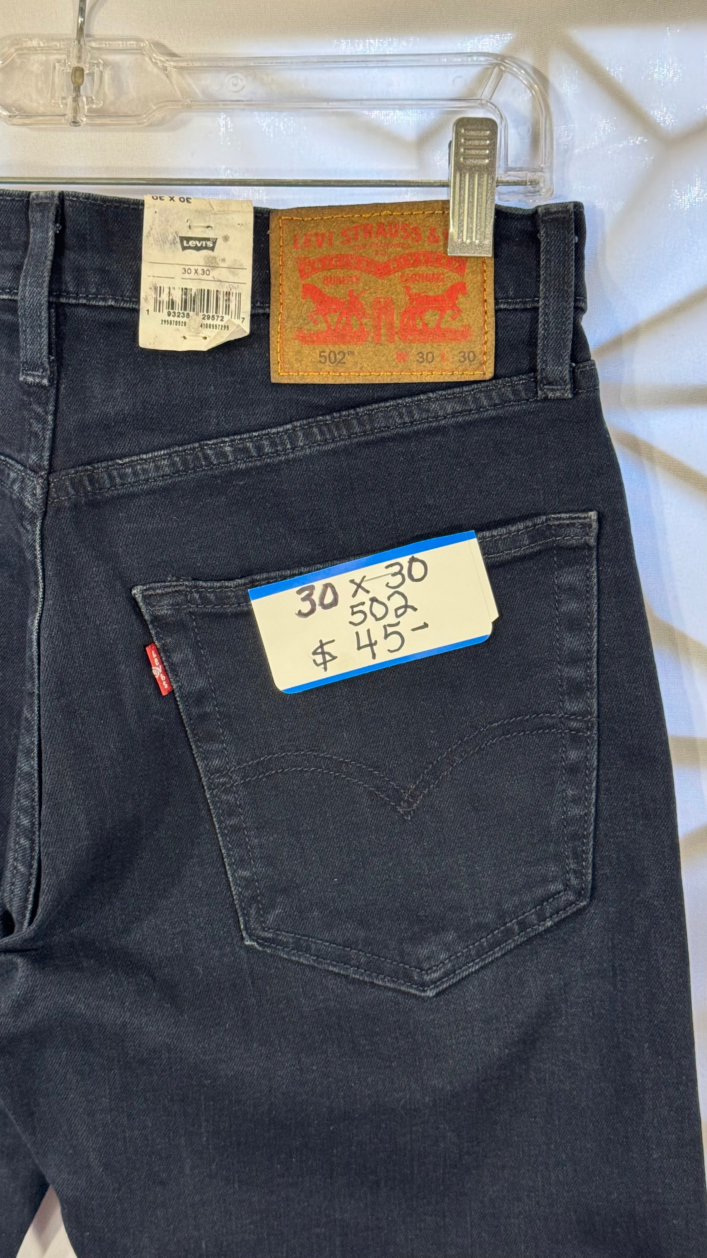 Mens Jeans - Levis 502 30 x 30 - NWT