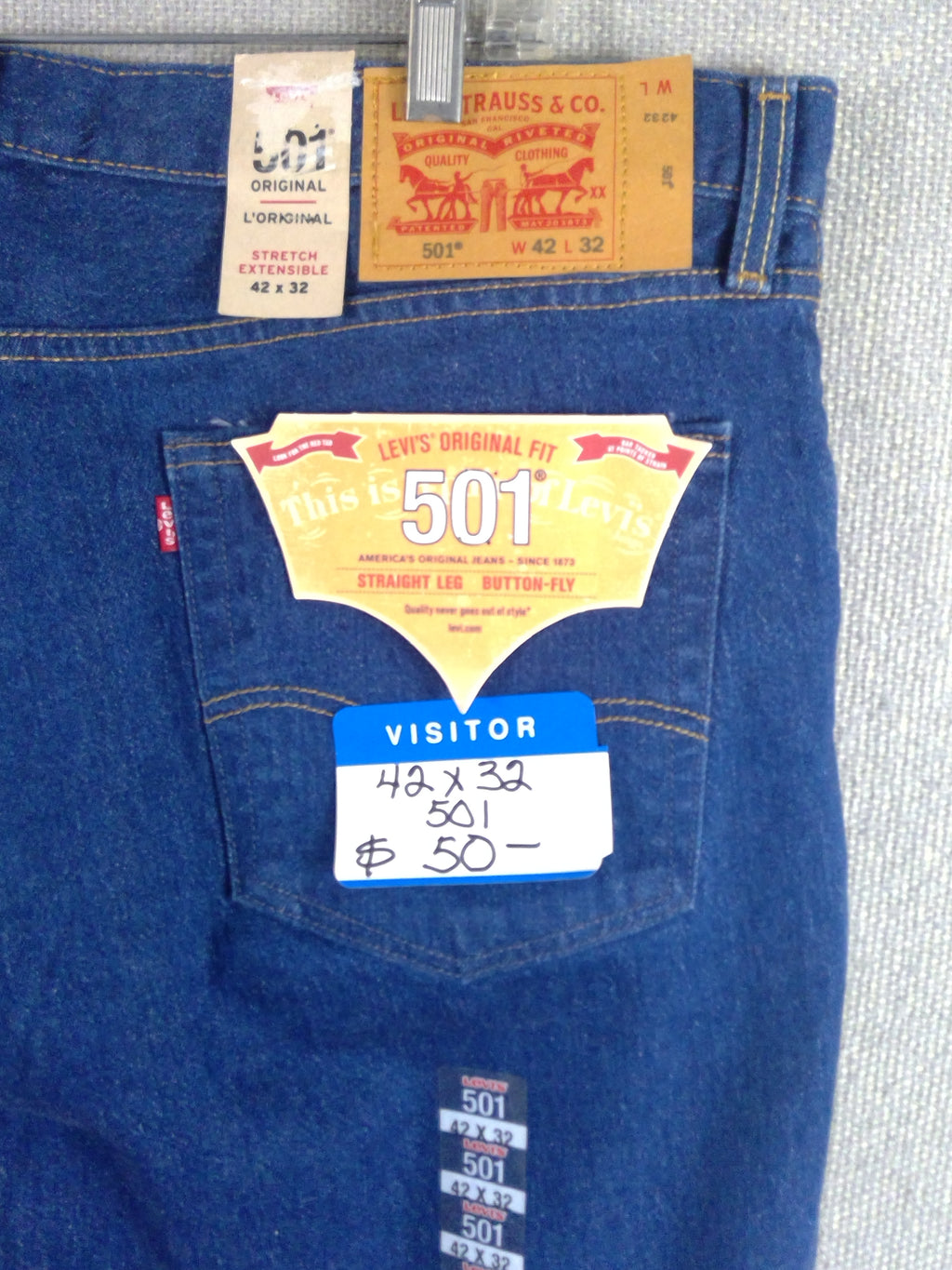 Mens Jeans - Levis 501 42 x 32 - NWT